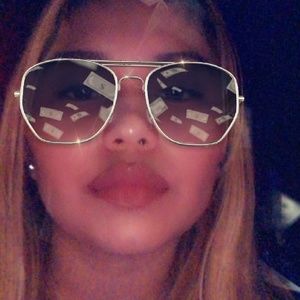 Meet your Posher, Jeniffer